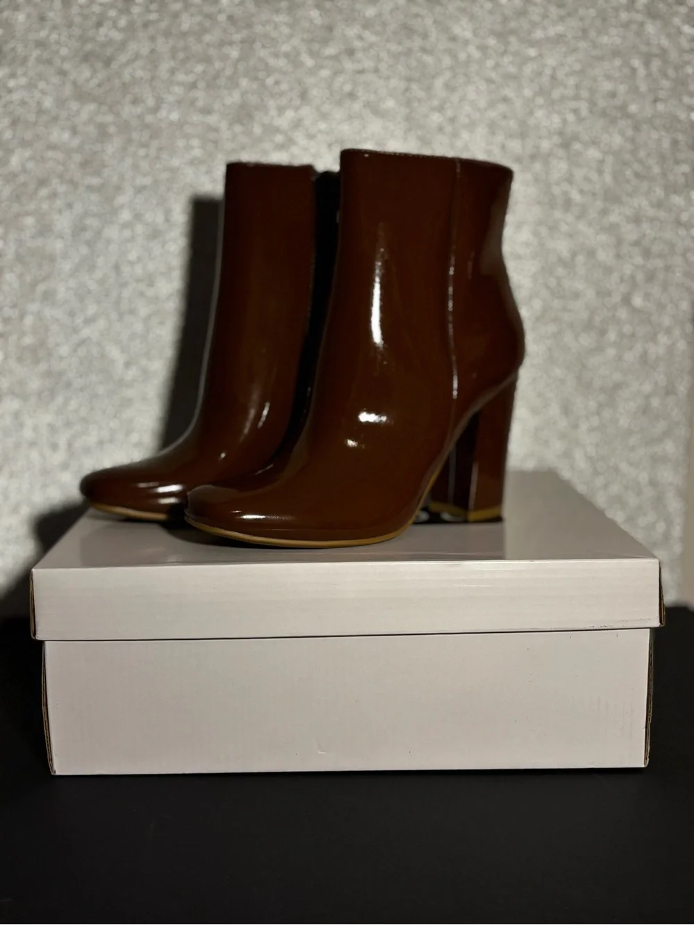 BRAND NEW! Never worn, glossy brown ankle boots with heels🤎 comfortable & cute!